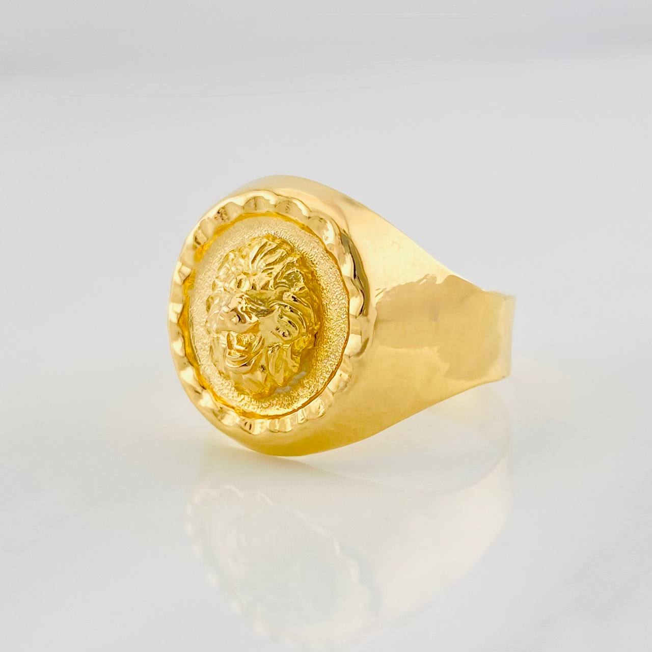 Anillo Sello Bordeado León 3.9g / T8 1/4 Oro Amarillo 18K