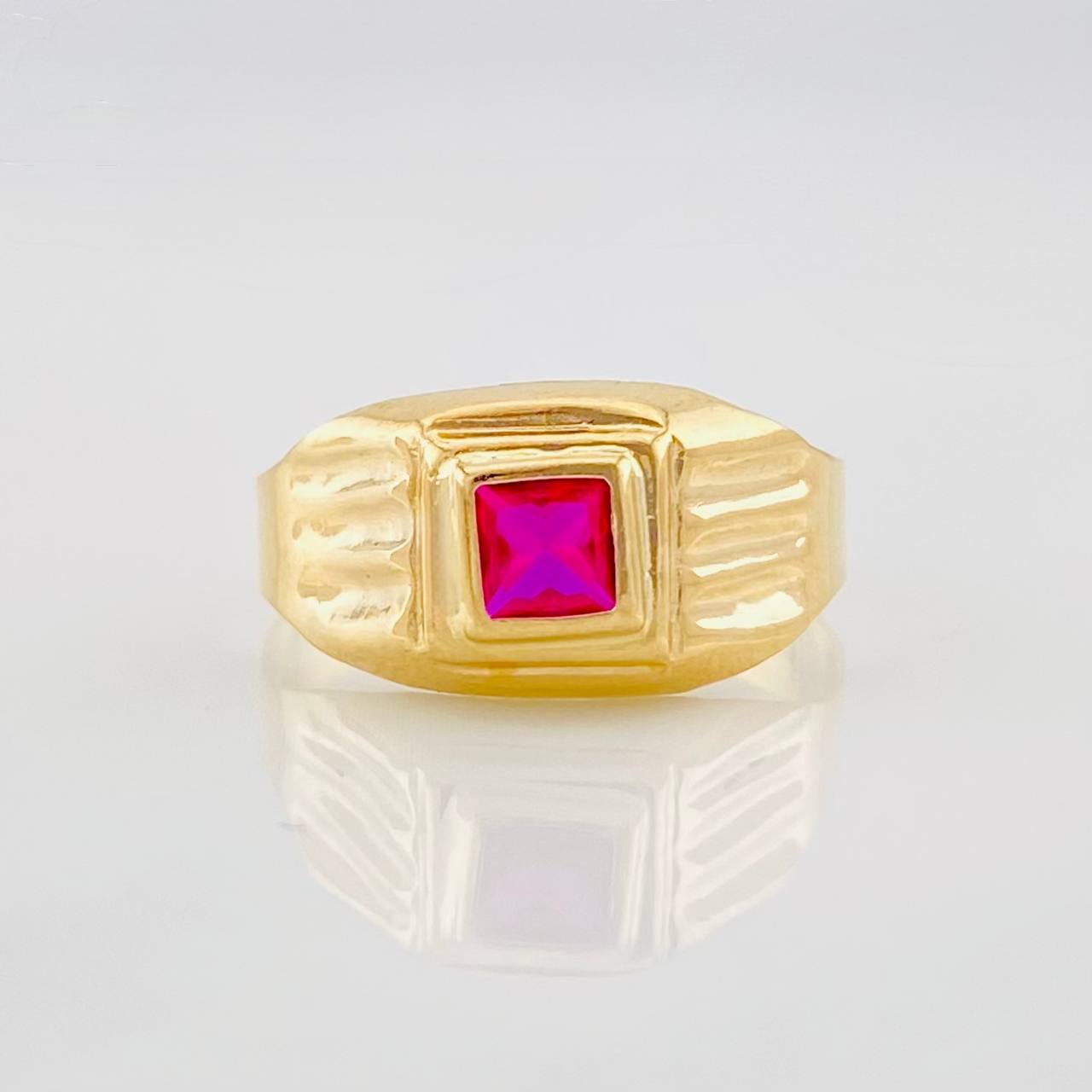 Anillo Sello Cuadrado 1.3g / T4 3/4 Oro Amarillo 18K