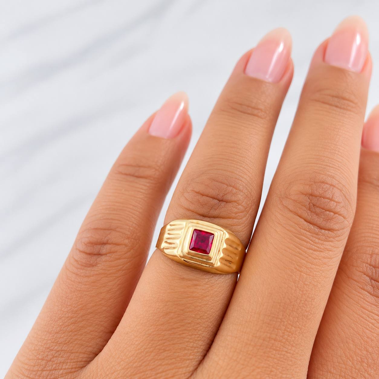 Anillo Sello Cuadrado 1.3g / T4 3/4 Oro Amarillo 18K