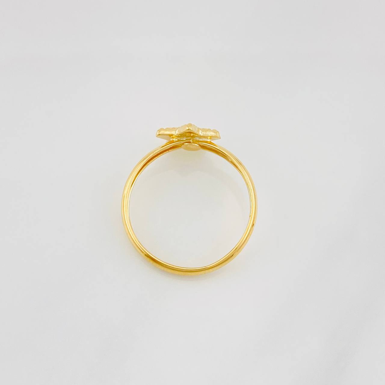 Anillo Estrella Diamantada 0.9g / T5 Oro Amarillo 18K