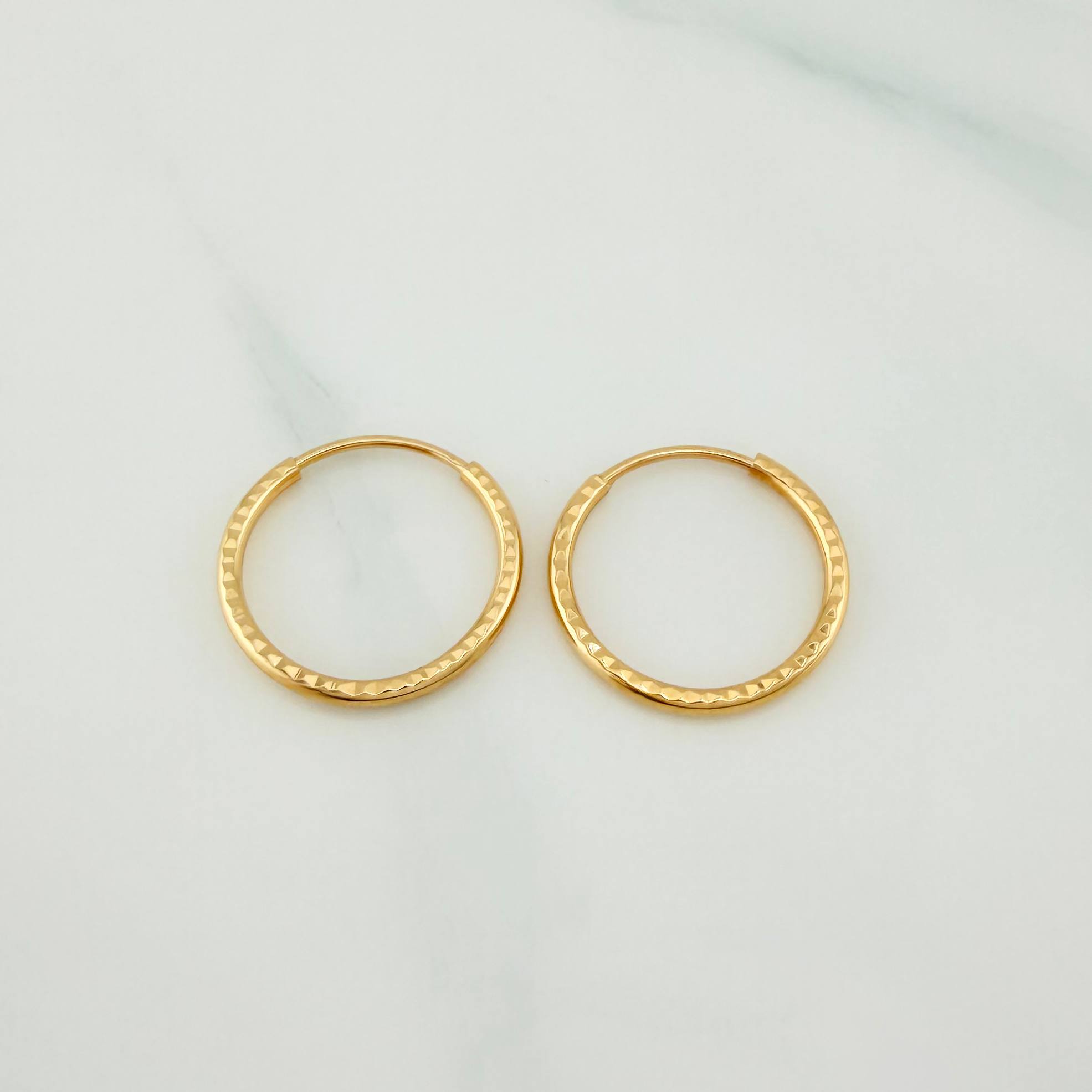 Candongas Aro Rayado 1.1 g / 1.6 cm Oro Amarillo 18K