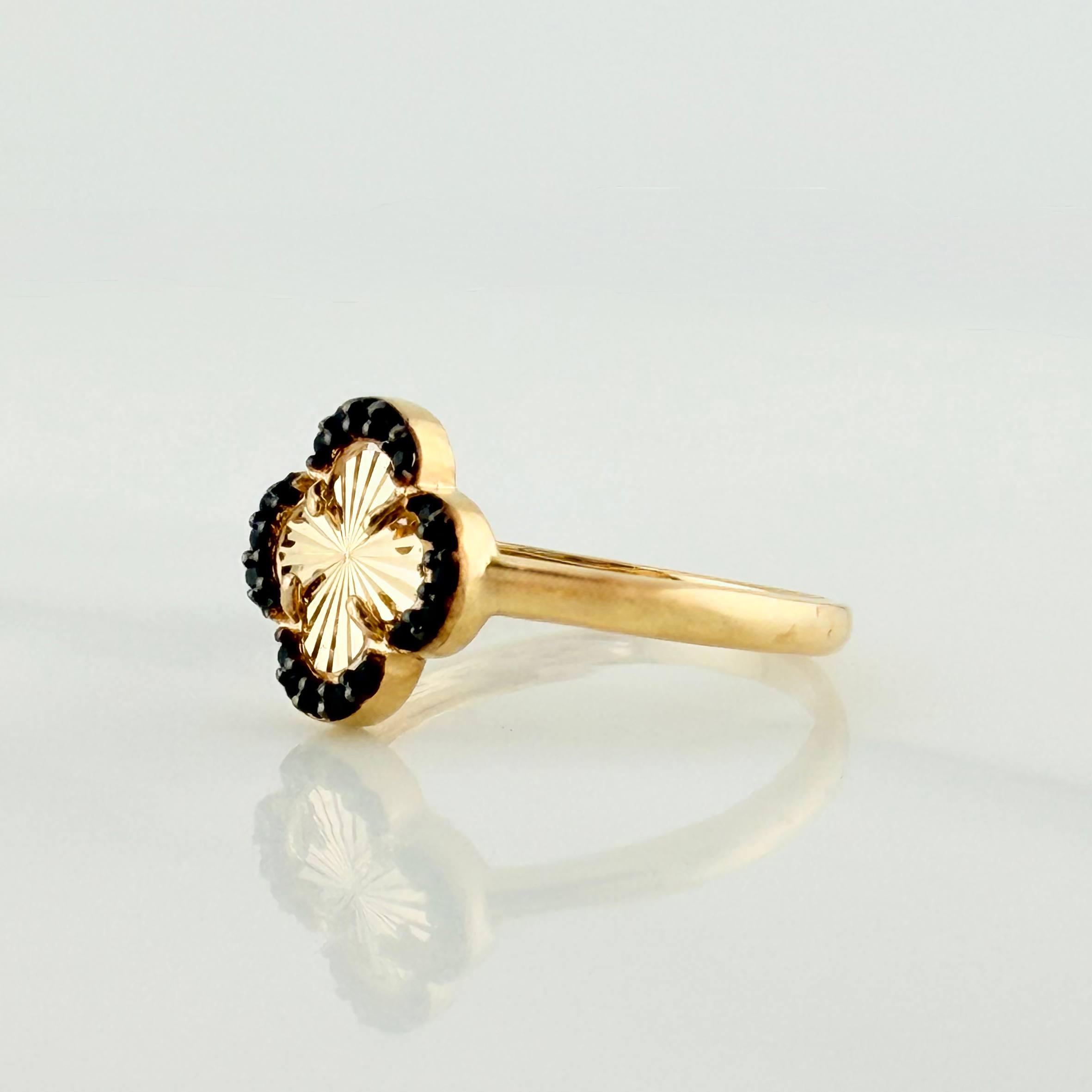Anillo Trebol Diamantado 2.1 g / T7 1/4 Dos Oros Negro Amarillo 18K