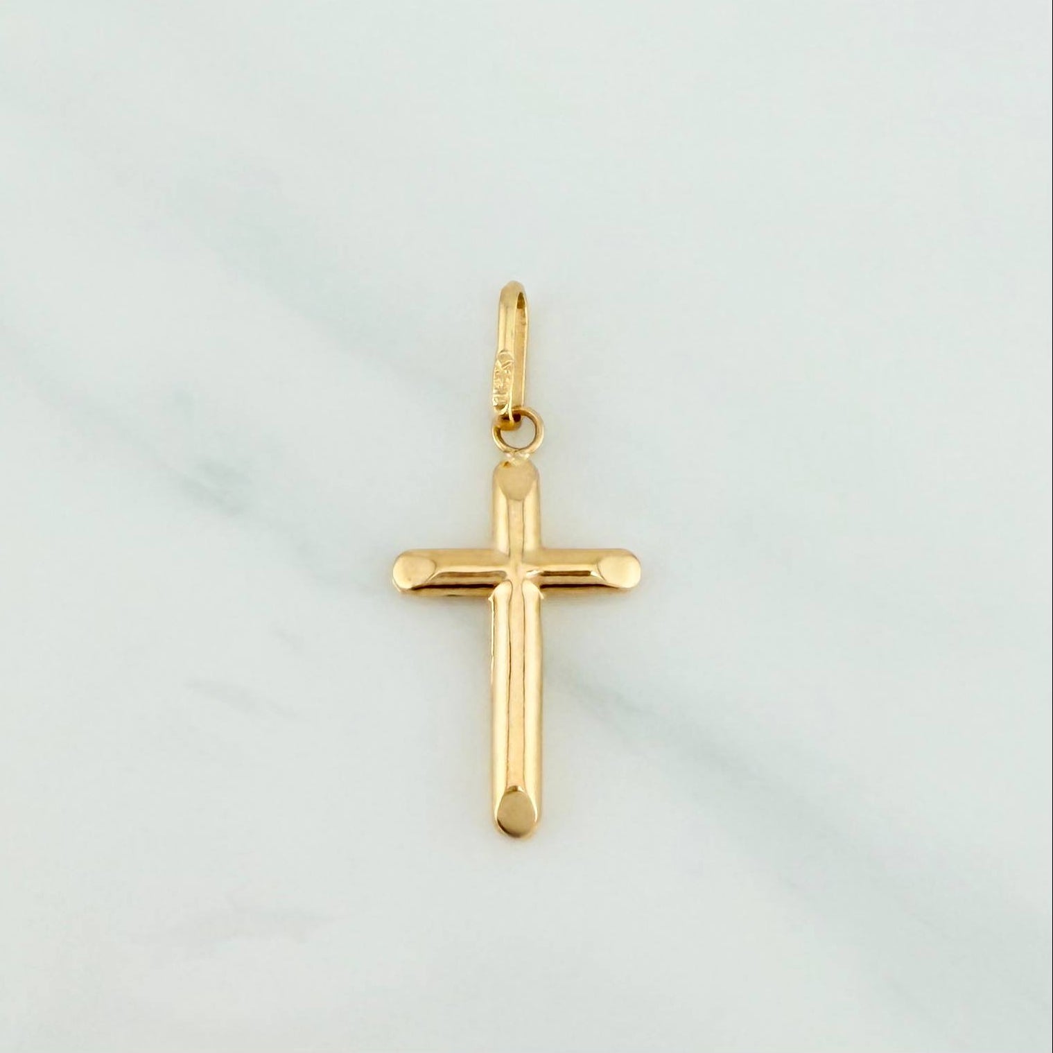 Dije Cruz Puntas Planas 0.65 g / 3 cm Oro Amarillo 18K