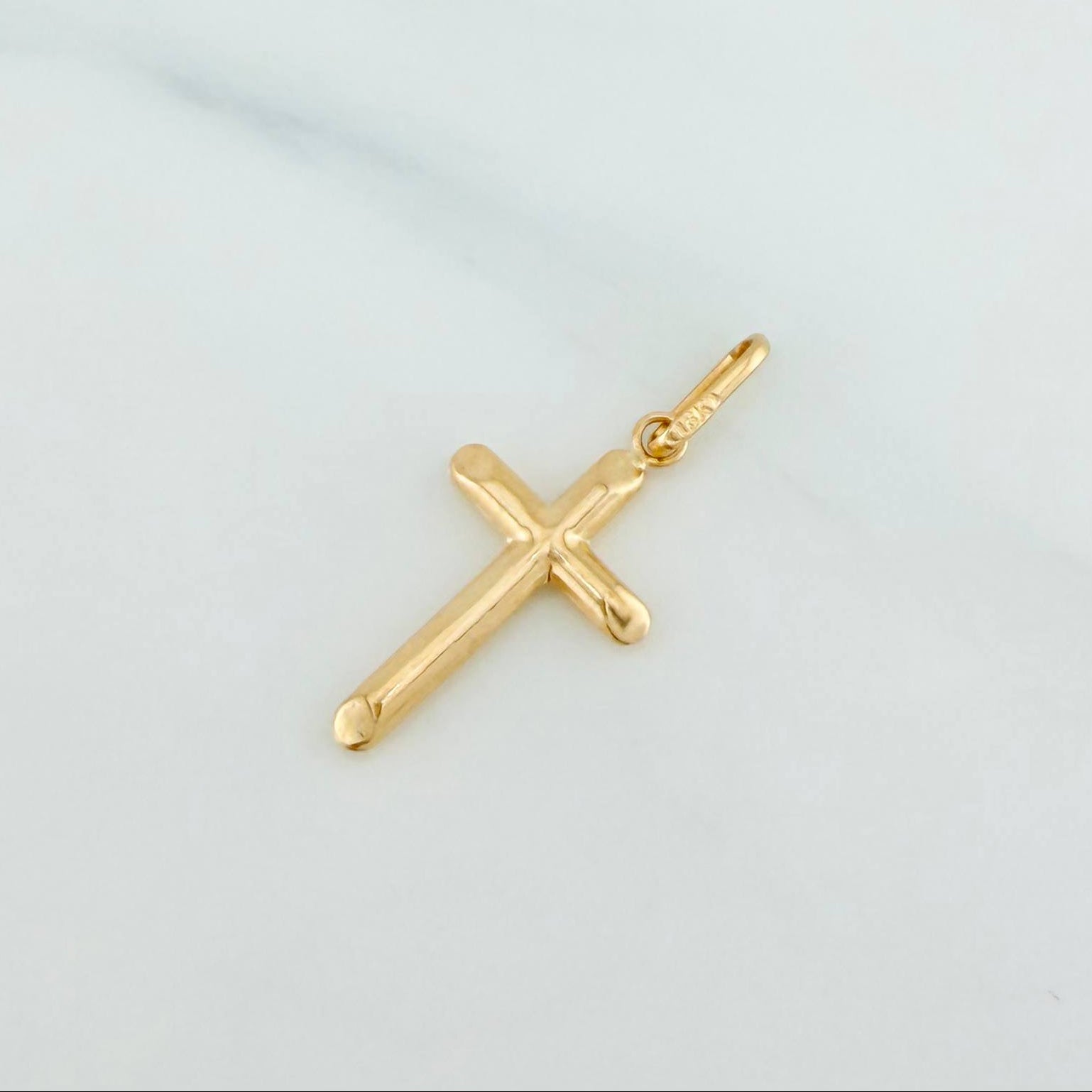 Dije Cruz Puntas Planas 0.55 g / 2.8 cm Oro Amarillo 18K