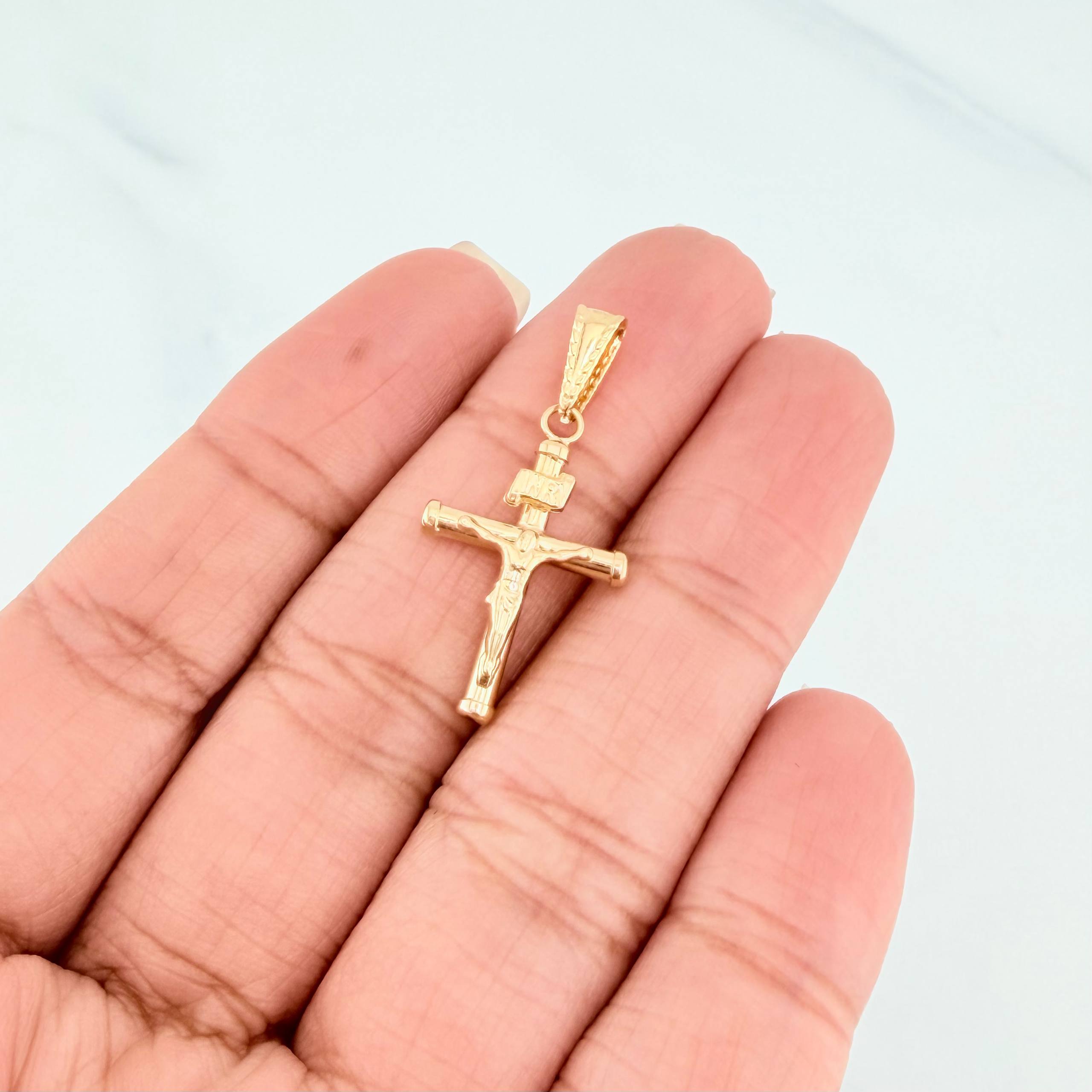 Dije Cruz Cristo 1.1 g / 3.1 cm Oro Amarillo 18K