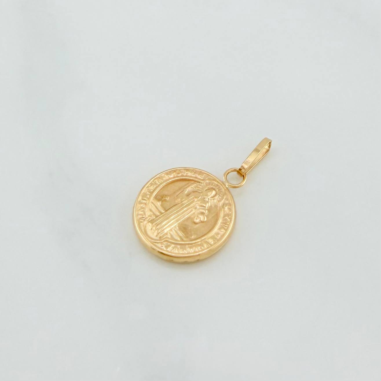 Dije San Benito 0.85 g / 2.1 cm Oro Amarillo 18K