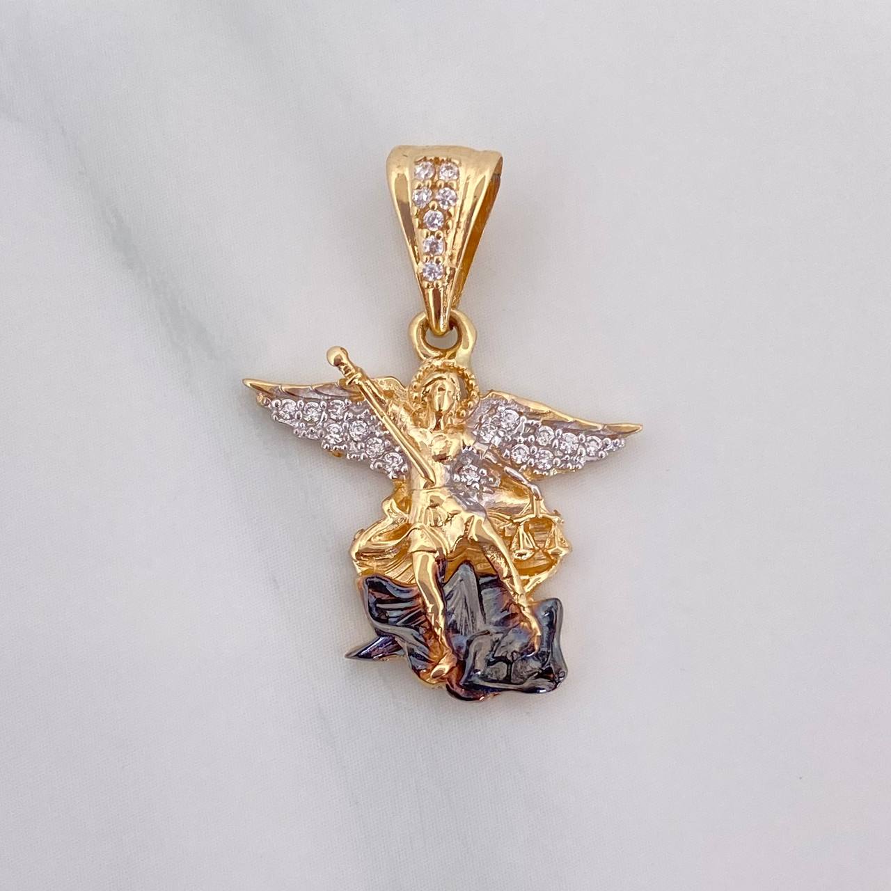 Dije San Miguel Arcangel 2.9 g / 2.7 cm Tres Oros 18K