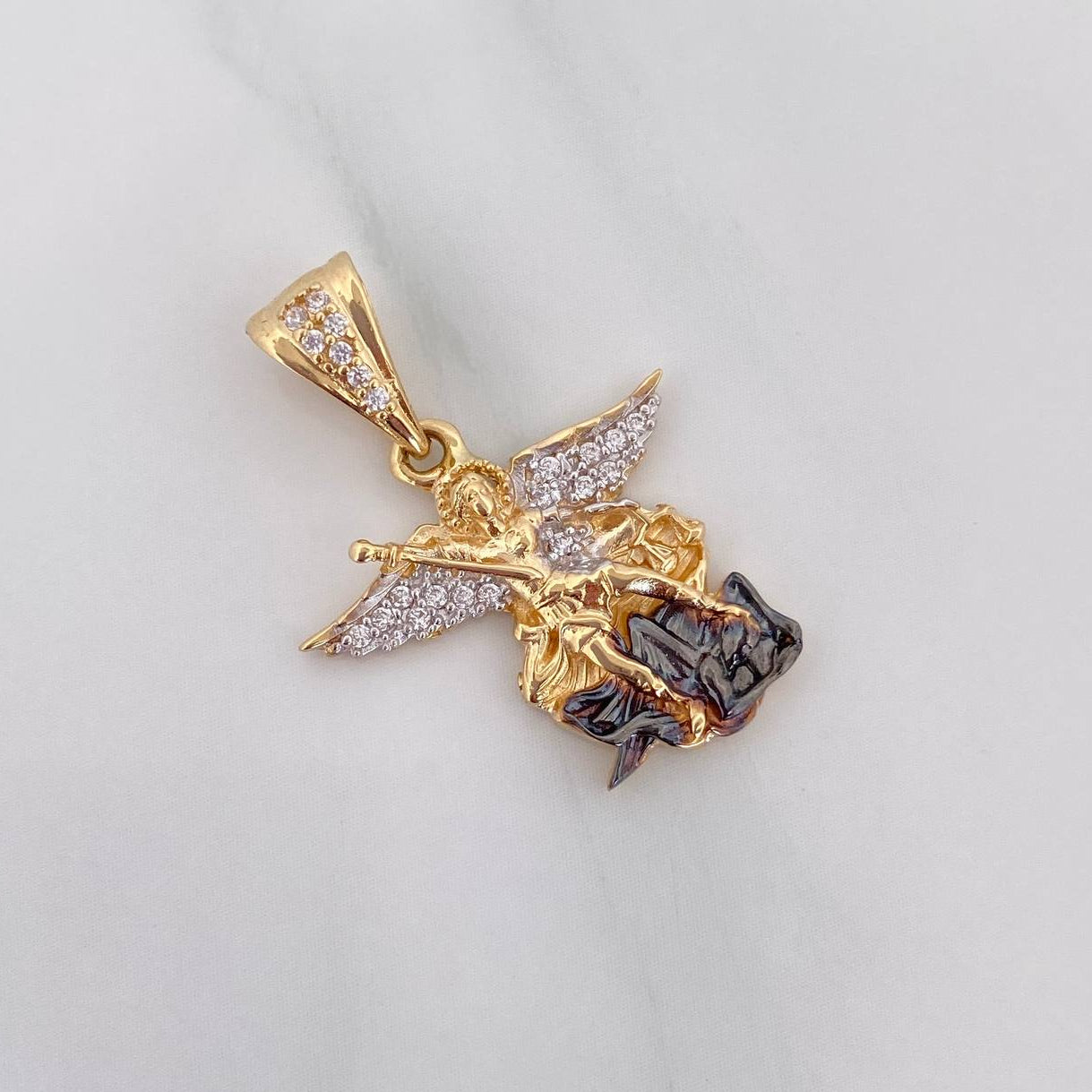 Dije San Miguel Arcangel 2.9 g / 2.7 cm Tres Oros 18K
