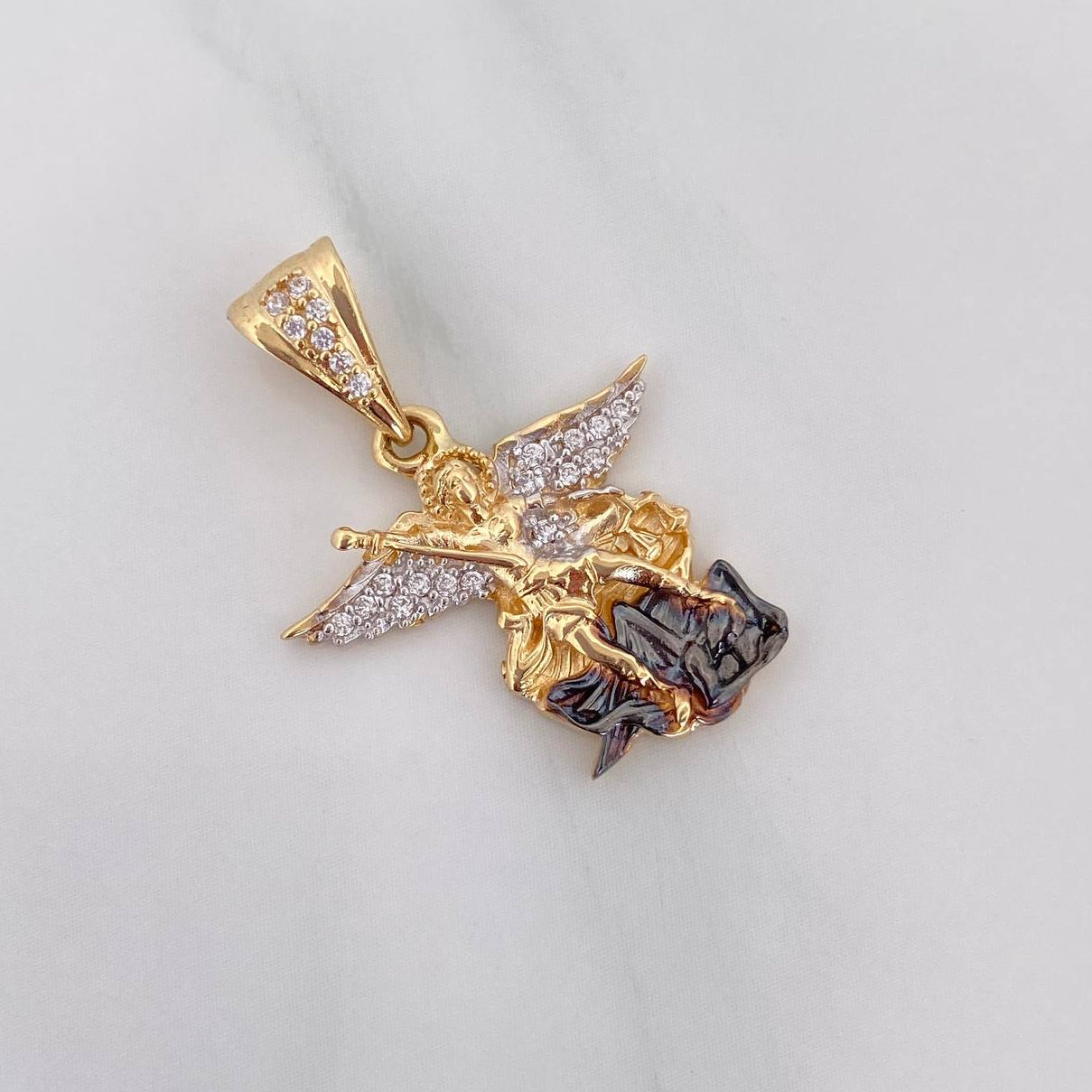 Dije San Miguel Arcangel 2.8 g / 2.7 cm Tres Oros 18K