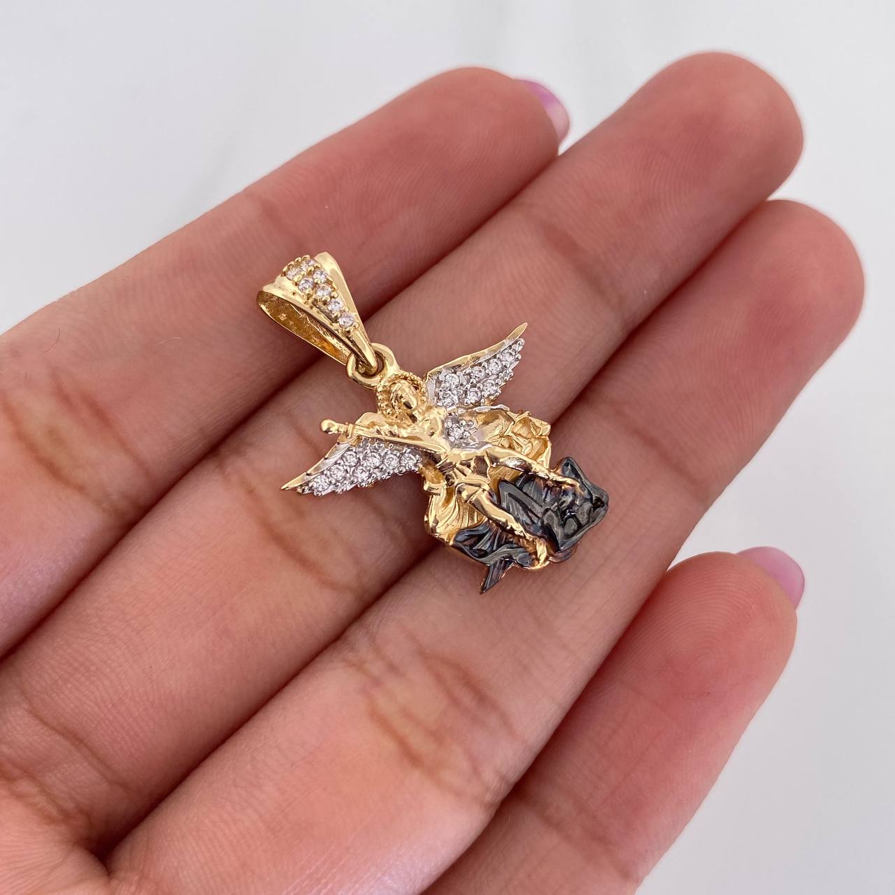 Dije San Miguel Arcangel 2.9 g / 2.7 cm Tres Oros 18K