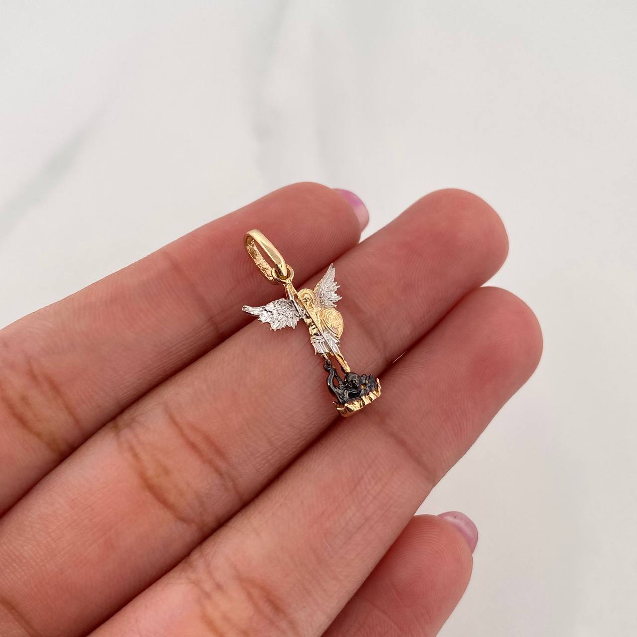 Dije San Miguel Arcangel 0.95 g / 2.4 cm Tres Oros 18K