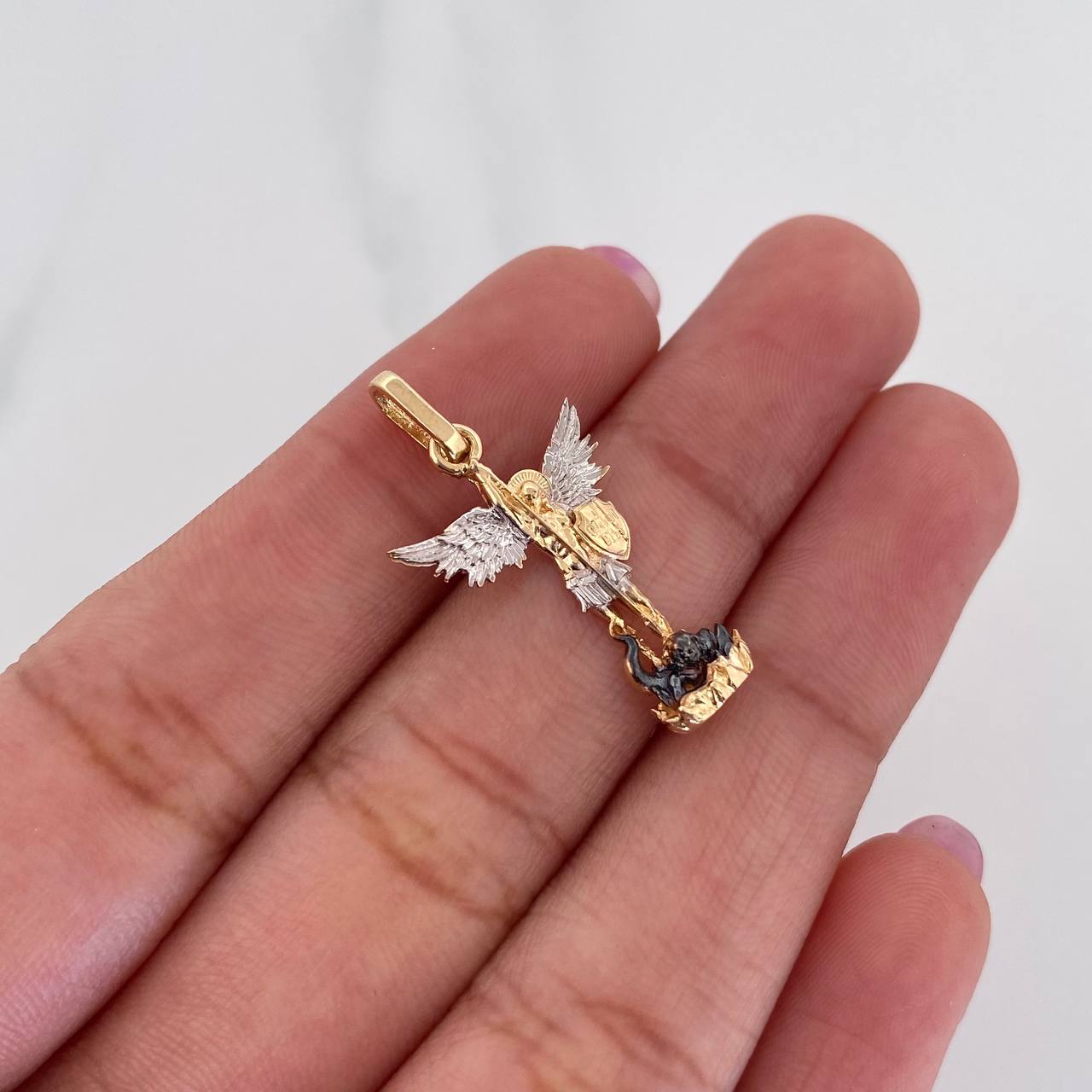 Dije San Miguel Arcangel 1.7 g / 2.7 cm Tres Oros 18K