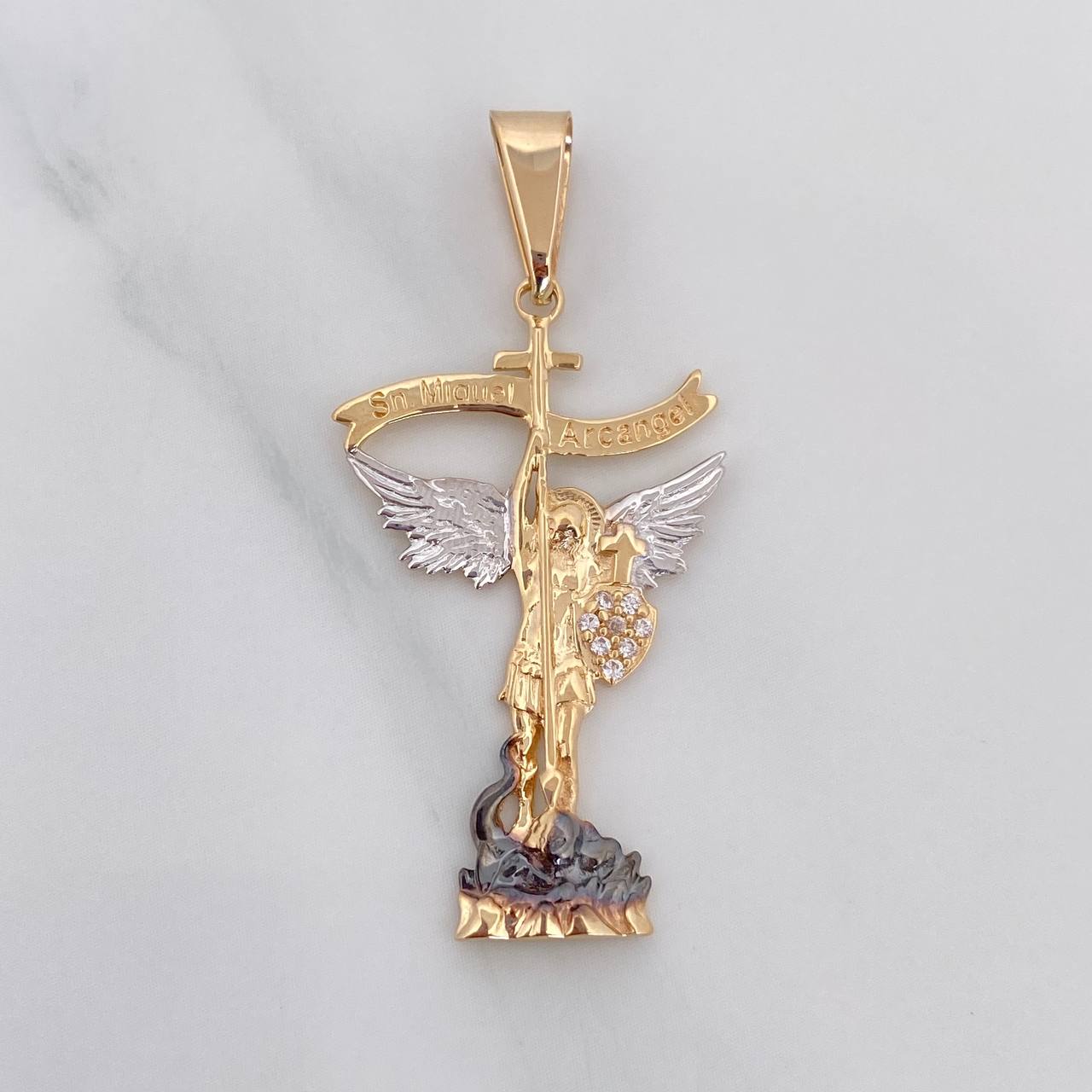 Dije San Miguel Arcangel 2.3 g / 4.1 cm Tres Oros 18K