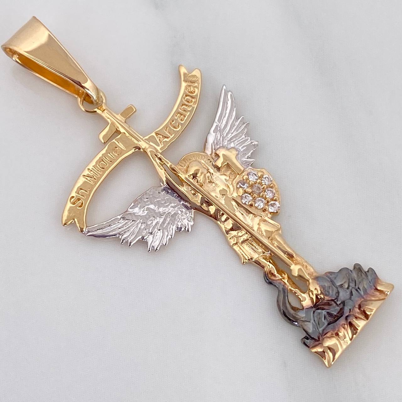 Dije San Miguel Arcangel 2.3 g / 4.1 cm Tres Oros 18K