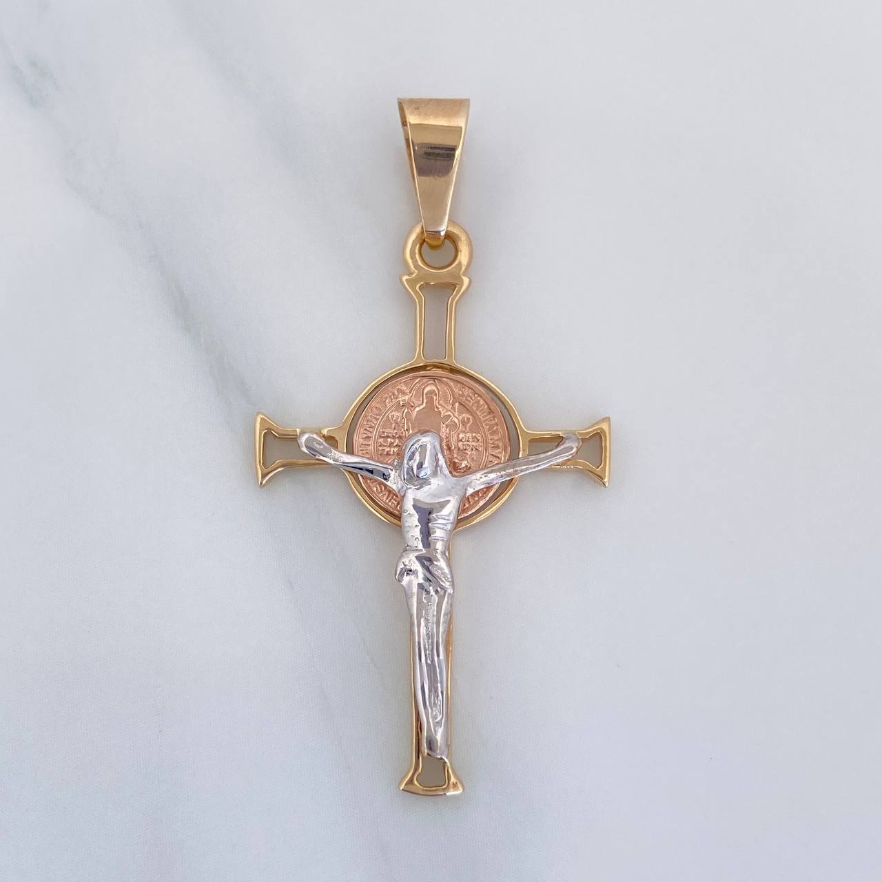 Dije Cruz Cristo San Benito 2.95 g / 4.2 cm Tres Oros 18K