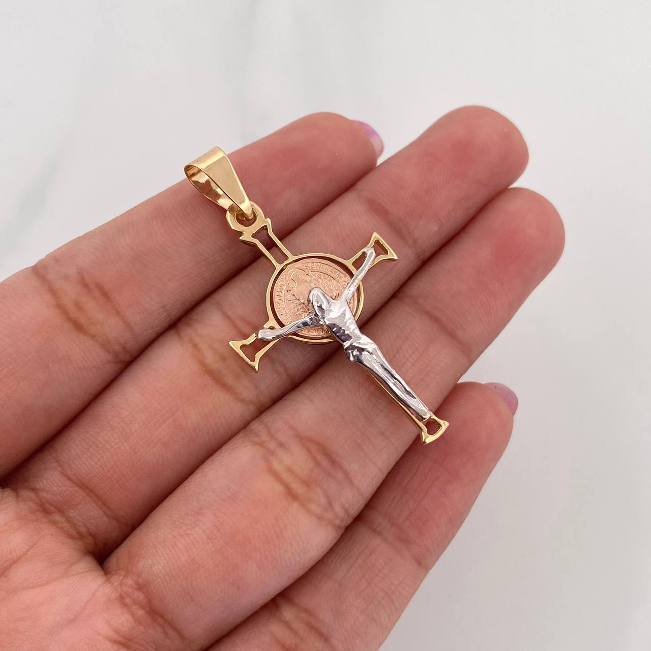 Dije Cruz Cristo San Benito 2.95 g / 4.2 cm Tres Oros 18K
