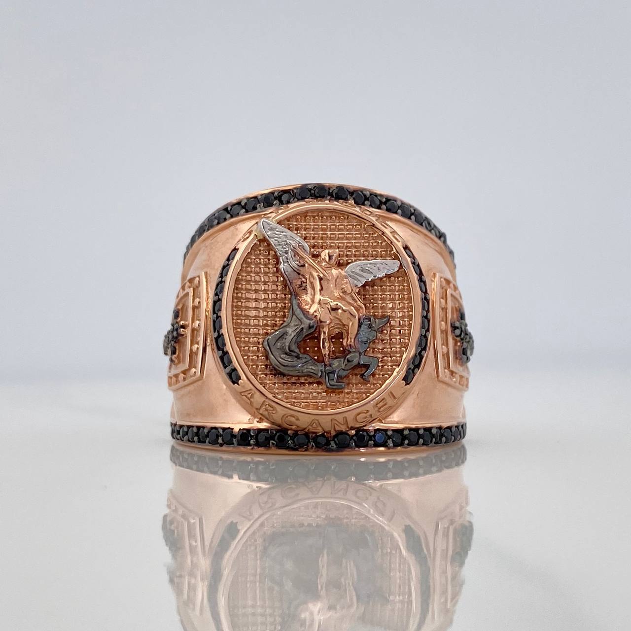Anillo San Migel Arcangel 10.2 g / T10 3/4 Tres Oros 18K