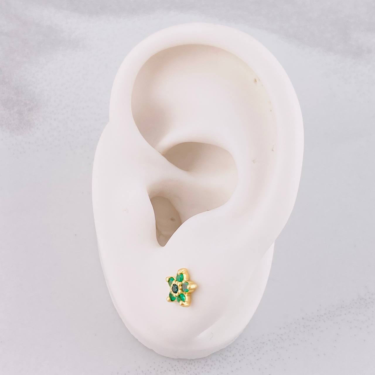 Topos Flor Cinco Petalos Esmeraldas 17pts 1.3g / 6.6mm Oro Amarillo 18K