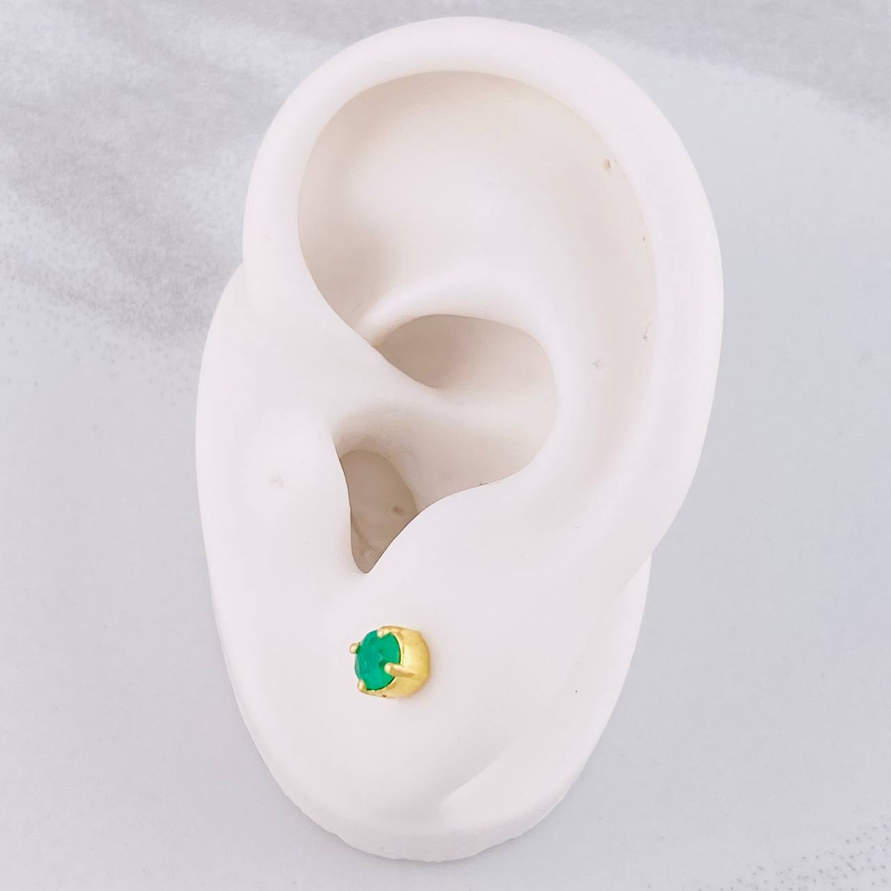 Topos Cuatro Garras Esmeraldas 48pts 1.45g / 4.7mm Oro Amarillo 18K