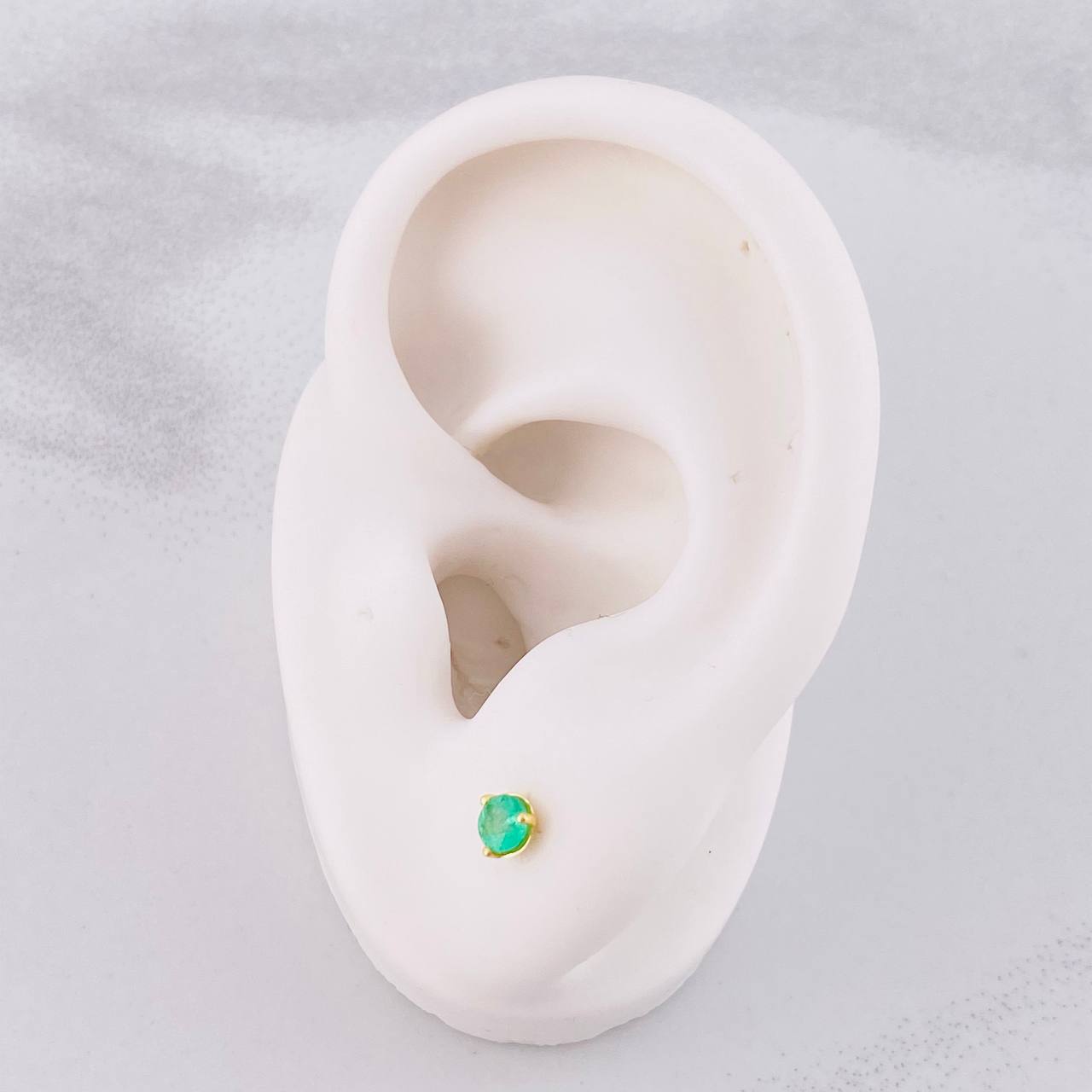 Topos Tres Garras Esmeraldas 27pts 0.75g / 3.9mm Oro Amarillo 18K