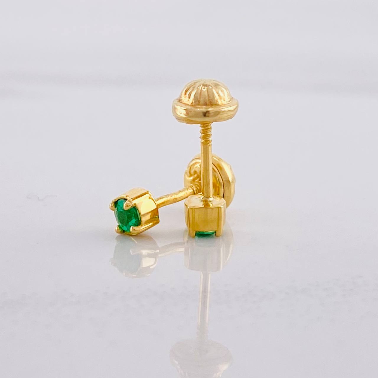 Topos Cuatro Garras Esmeraldas 3qts 1.15g / 4.2mm Oro Amarillo 18K