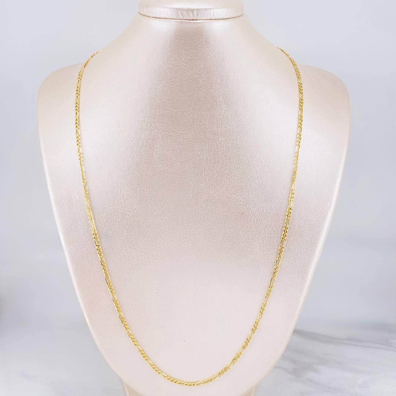 Cadena Figaro 2.7g / 60cm / 2.5mm Oro Amarillo 18K