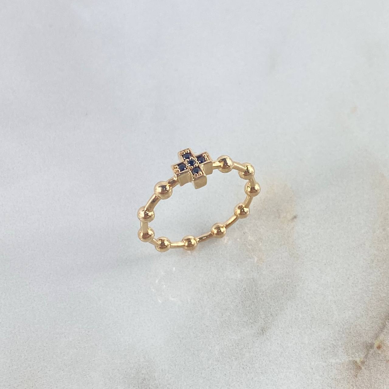 Anillo Cruz 2.5gr / T5 1/2 / Esferas Circones Negros Oro Amarillo ©