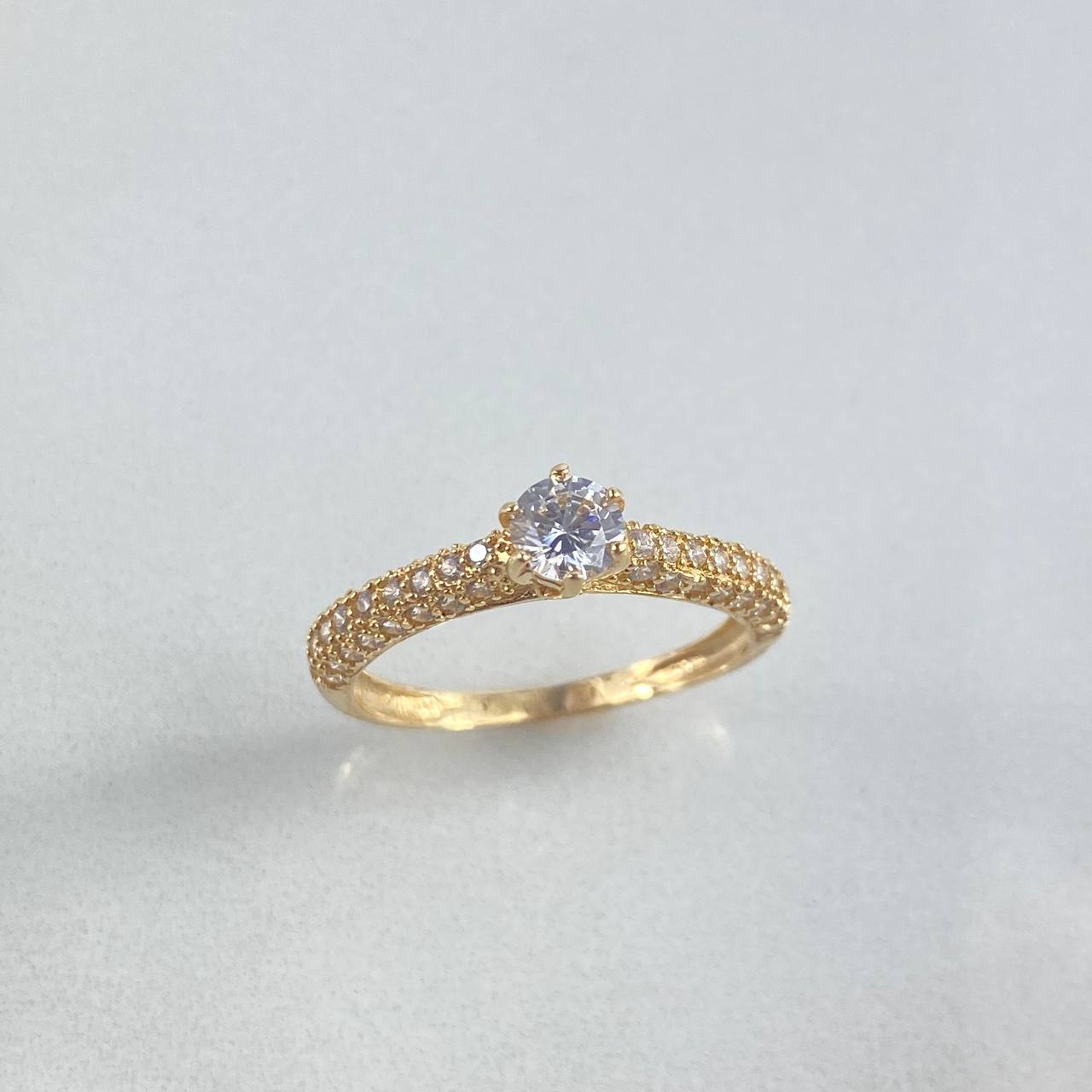 Anillo Solitario Tupido 2.15gr / T7 / Circones Blancos Oro Amarillo ©