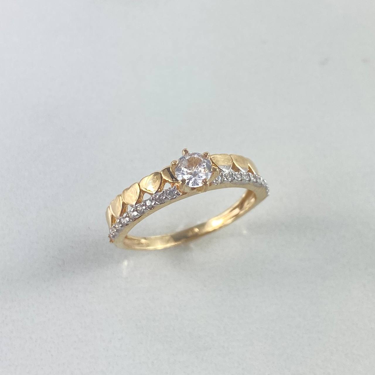 Anillo Solitario Corazones Lineas 2.35gr / T6 1/2 / Circones Blancos Dos Oros Amarillo Blanco ©