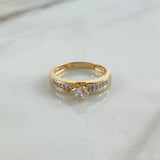 Anillo Solitario Cubiculo 3.45gr / T7 1/2 / Circones Blancos Oro Amarillo ©