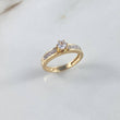 Anillo Solitario Cubiculo 3.45gr / T7 1/2 / Circones Blancos Oro Amarillo ©