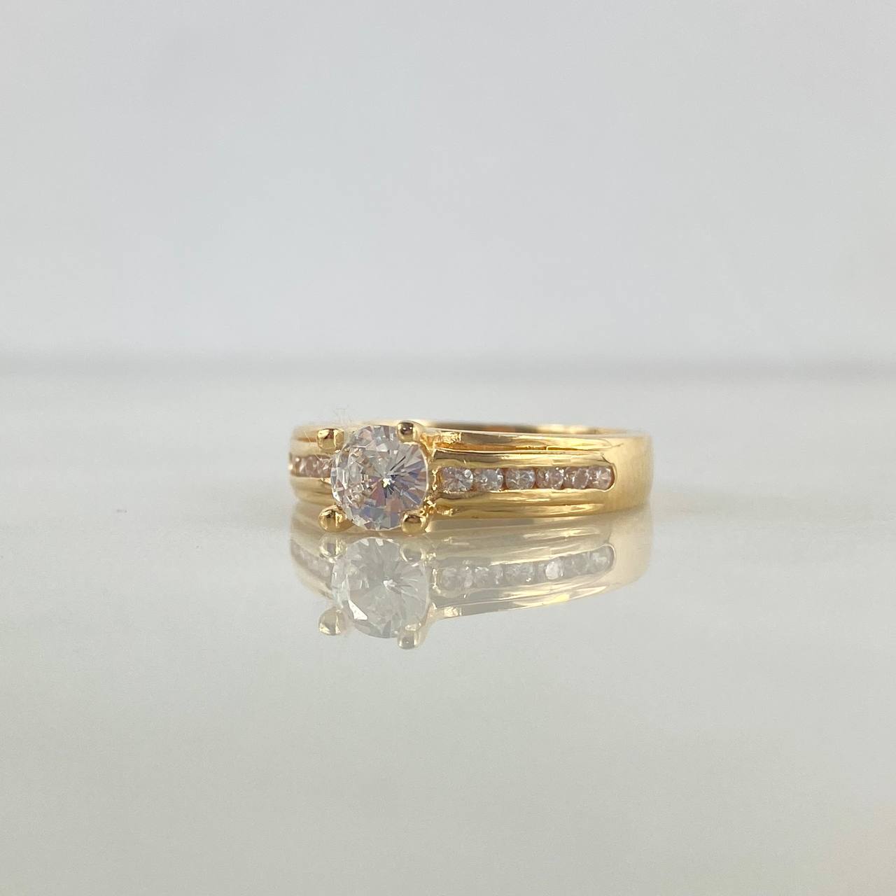 Anillo Solitario Churumbela Doble 3.45gr / T6 / Circones Blancos Oro Amarillo ©