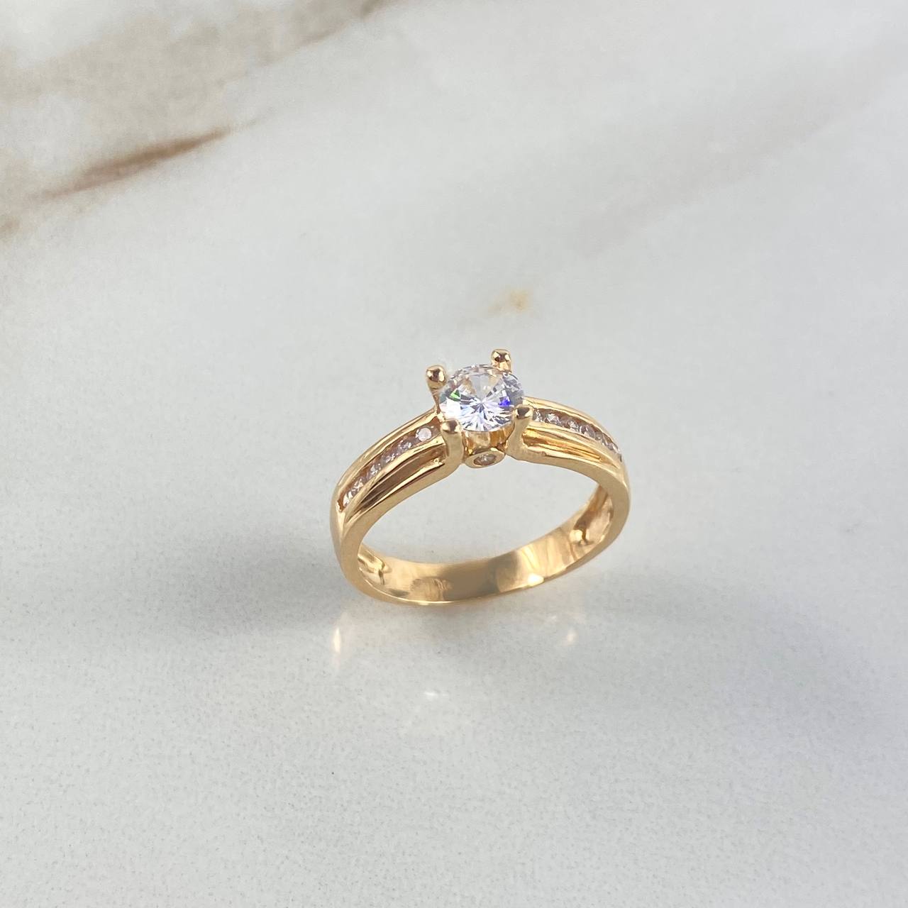 Anillo Solitario Churumbela Doble 3.45gr / T6 / Circones Blancos Oro Amarillo ©