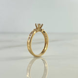 Anillo Solitario Churumbela Cubiculo 3.3gr / T6 3/4 / Circones Blancos Oro Amarillo ©