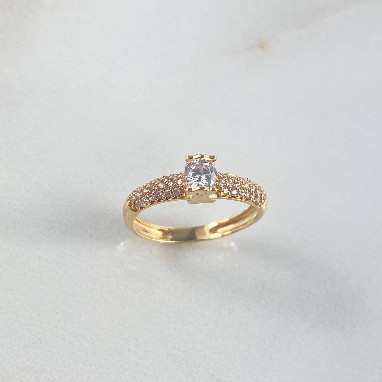 Anillo Solitario Oso TS 2.15gr / T6 1/4 / Circones Blancos Oro Amarillo ©
