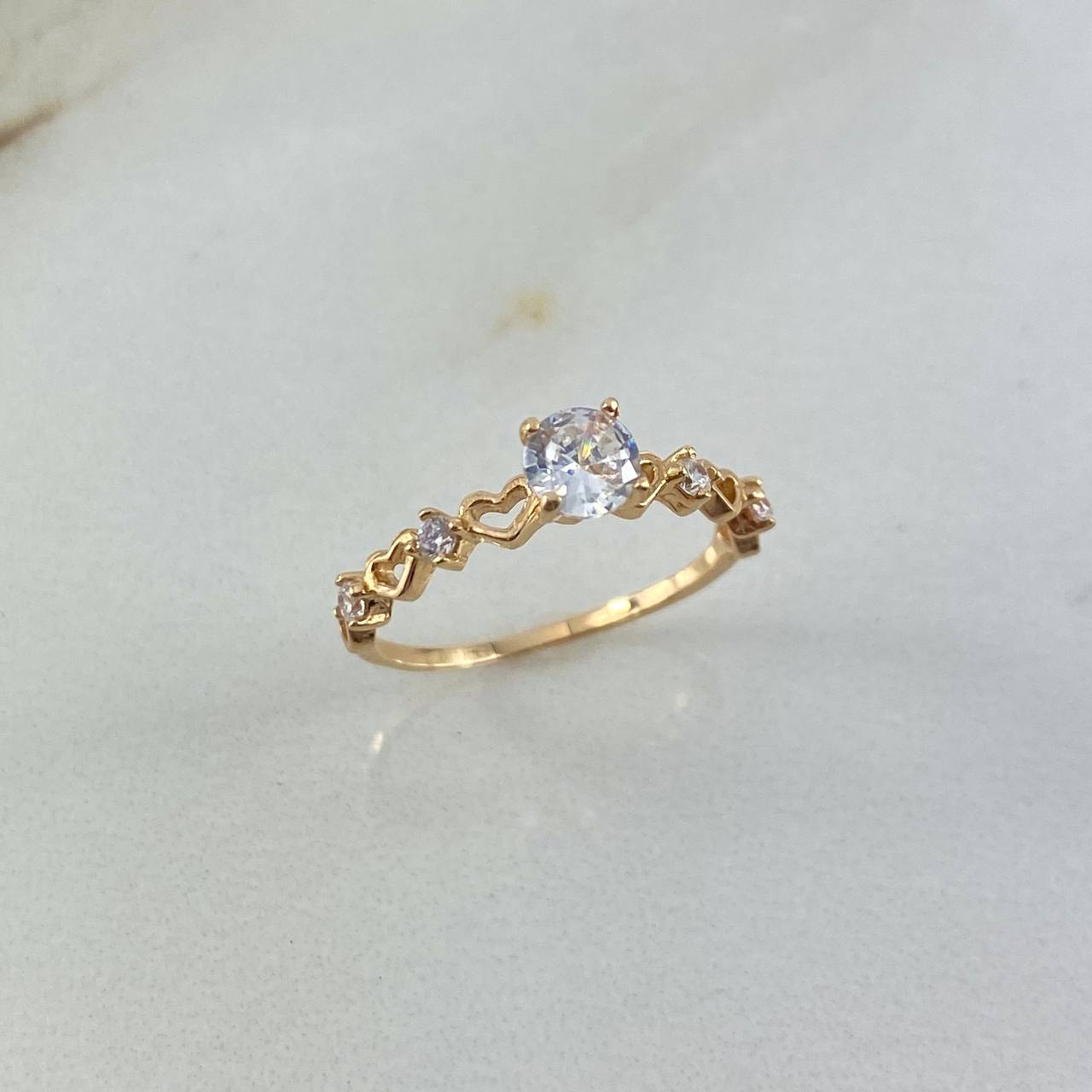 Anillo Solitario Corazones 1.25gr / T5 1/2 / Circones Blancos Oro Amarillo ©