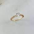 Anillo Solitario Corazones 1.3gr / T5 1/4 / Circones Blancos Oro Amarillo ©