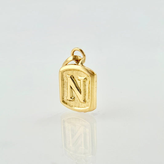 Dije Letra N Marco Texturizado 0.35gr / 1.5cm / Oro Amarillo 18K ©