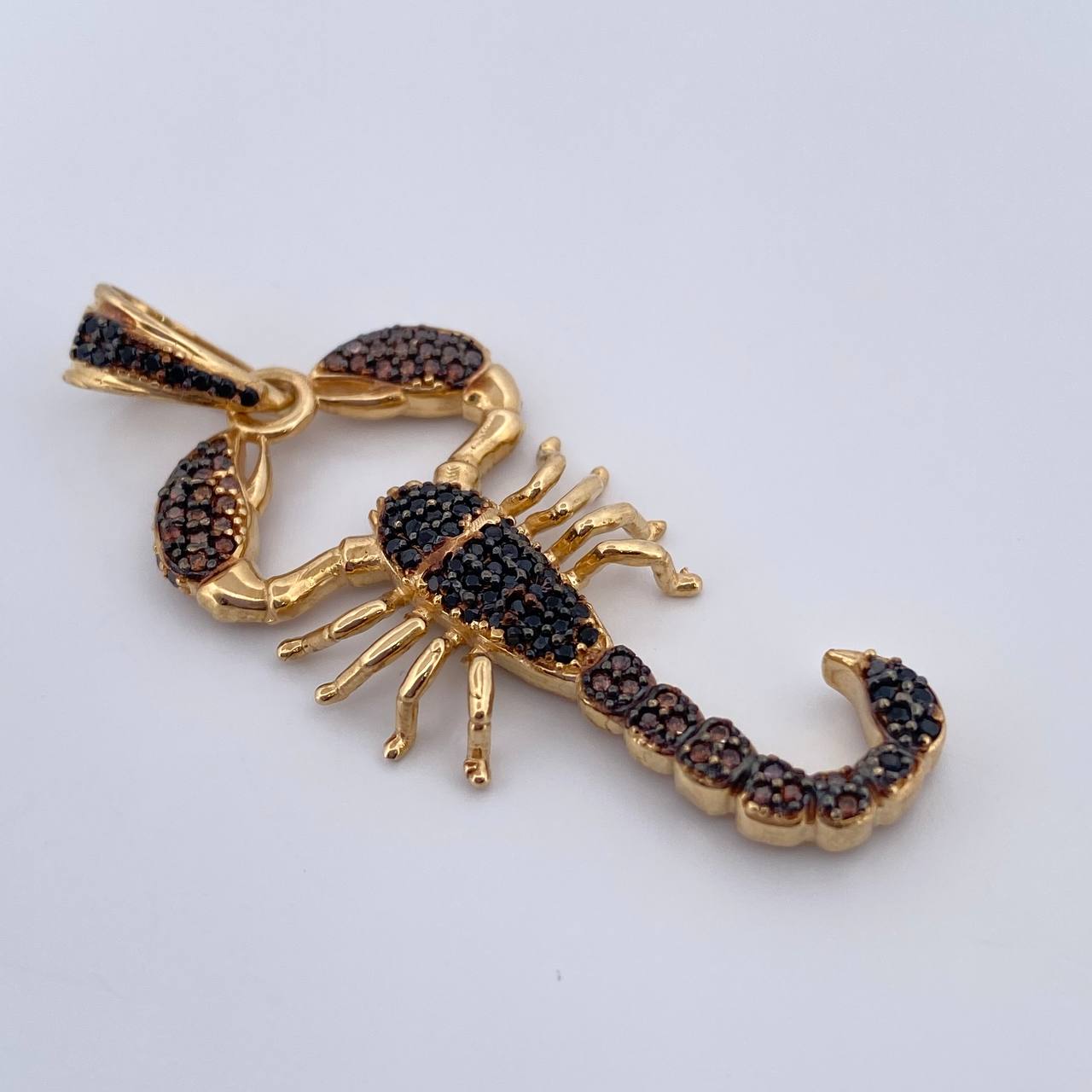 Dije Escorpion 6.35gr / 5cm / Dos Oros Negro Amarillo 18K %