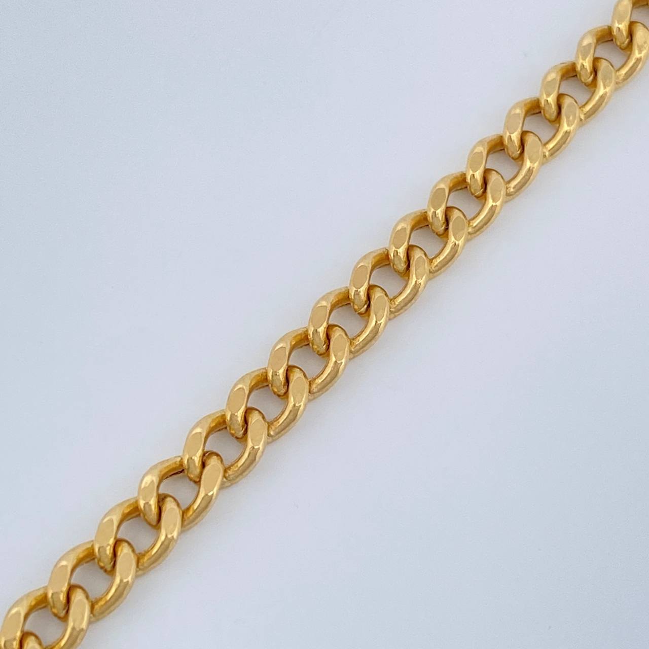 Pulso Cubano 3.85gr / 19.4cm / 3mm Oro Amarillo +1 18K $