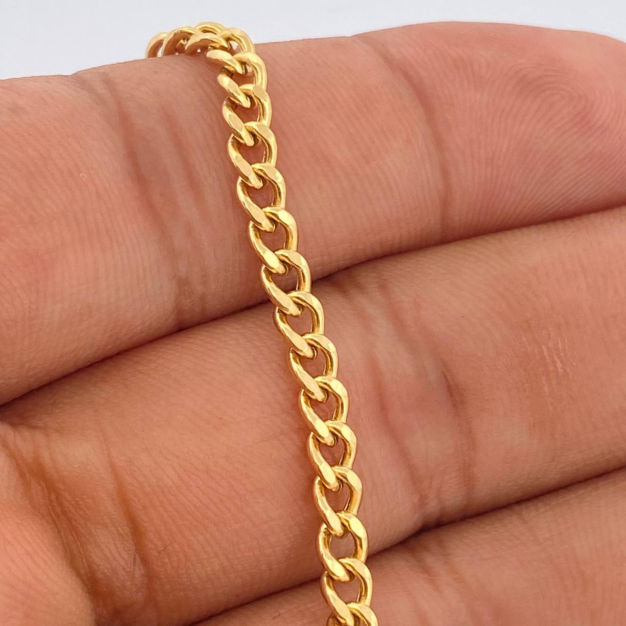 Pulso Cubano 3.85gr / 19.4cm / 3mm Oro Amarillo +1 18K $
