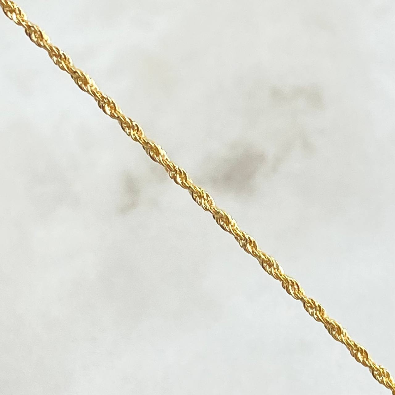 Set Cadena y Dije Lazo + Virgen Milagrosa 1.35gr / Oro 18K (Oferta) -