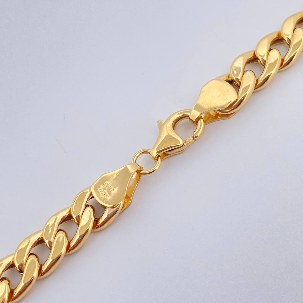 Cadena Cubana 8.65gr / 59.5cm / 5.7mm Oro Amarillo +1 18K $