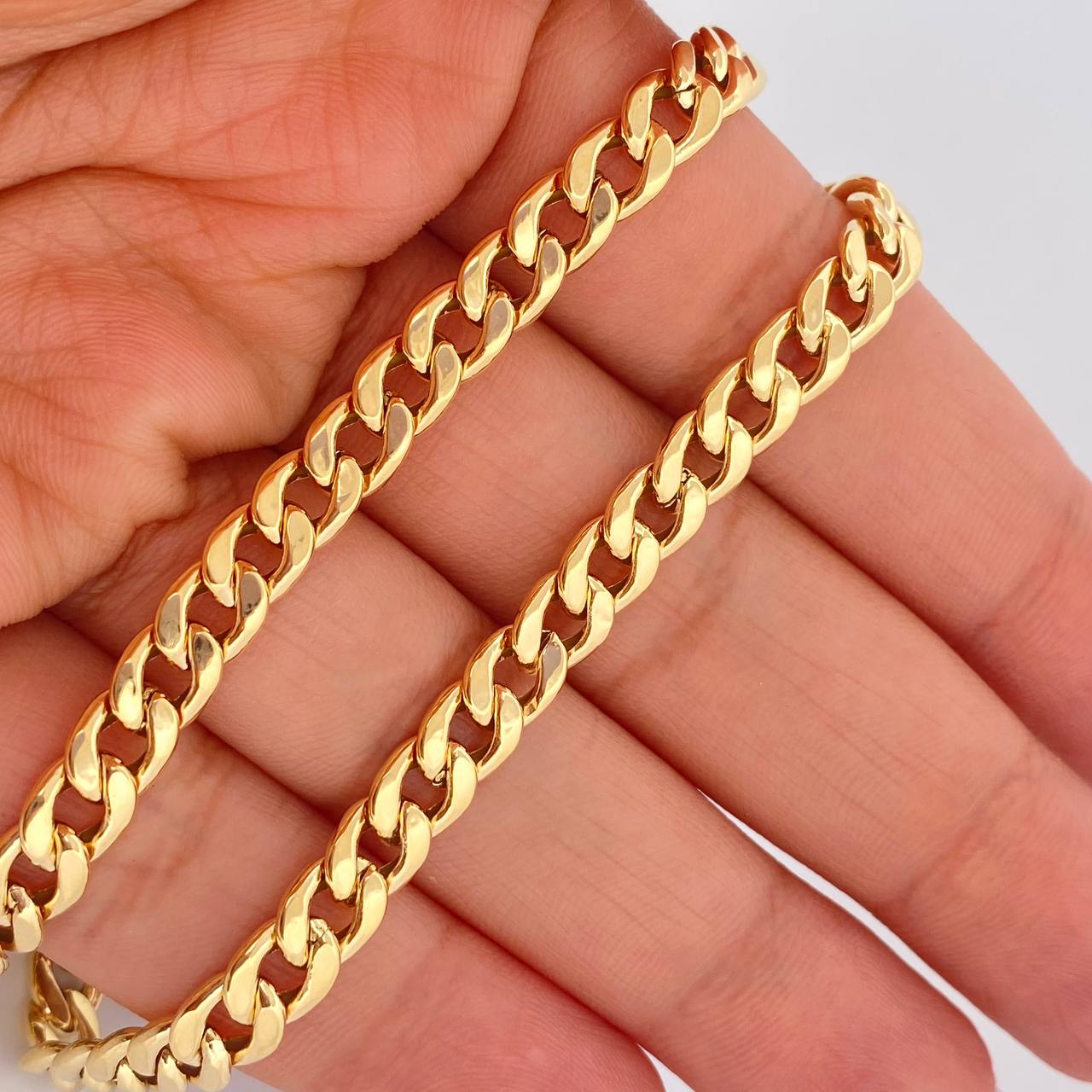 Cadena Cubana 8.65gr / 59.5cm / 5.7mm Oro Amarillo +1 18K $