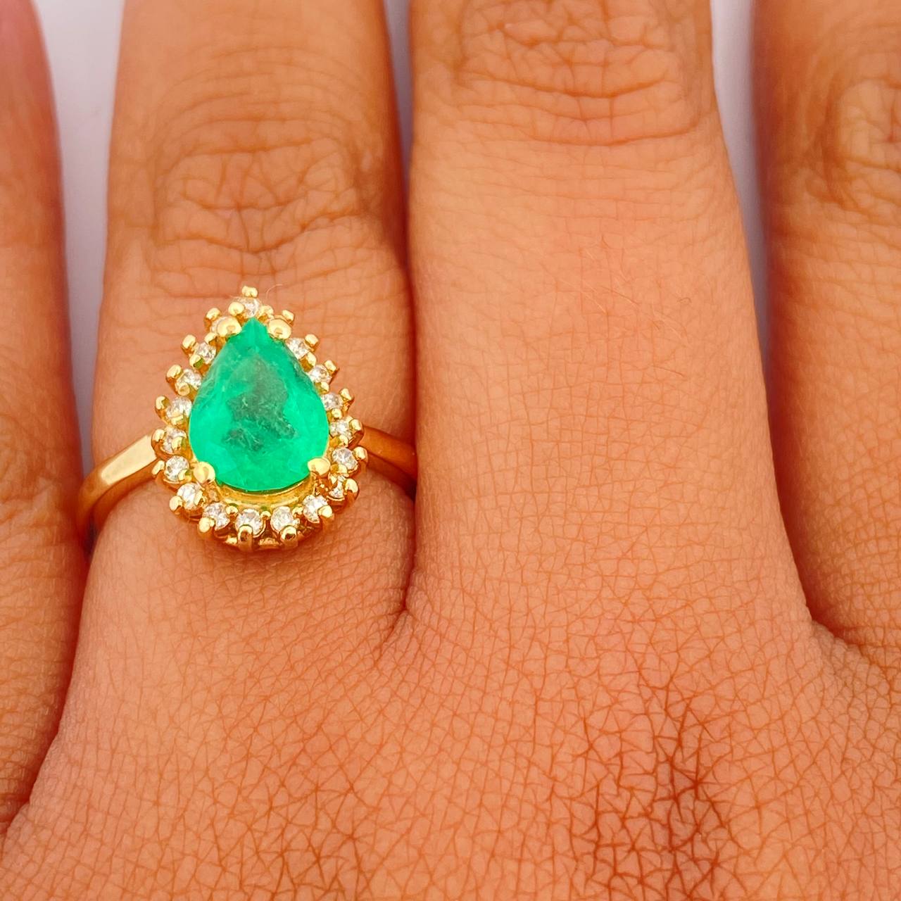 Anillo Solitario Gota Esmeralda 4.6gr / T6 1/2 / Oro Amarillo18K %