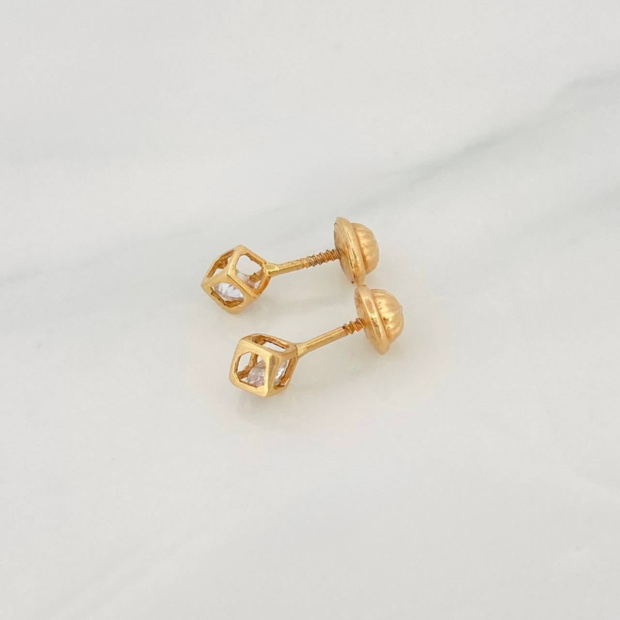 Topos Cuadrado 0.75g / 3.37mm Oro Amarillo 18K