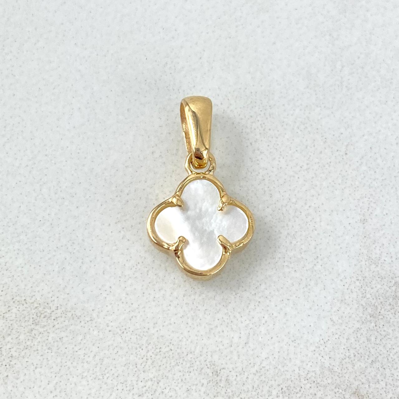 Dije Trebol VCyA 0.95gr / 1.7cm / Nacar Blanco Liso Oro Amarillo Nac.Esp. ©