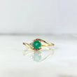 Anillo Solitario Destello Abrazado 2gr / T6 3/4 / Esmeraldas 33 Puntos - Diamante Blanco 1 Punto Oro Amarillo (Joya)