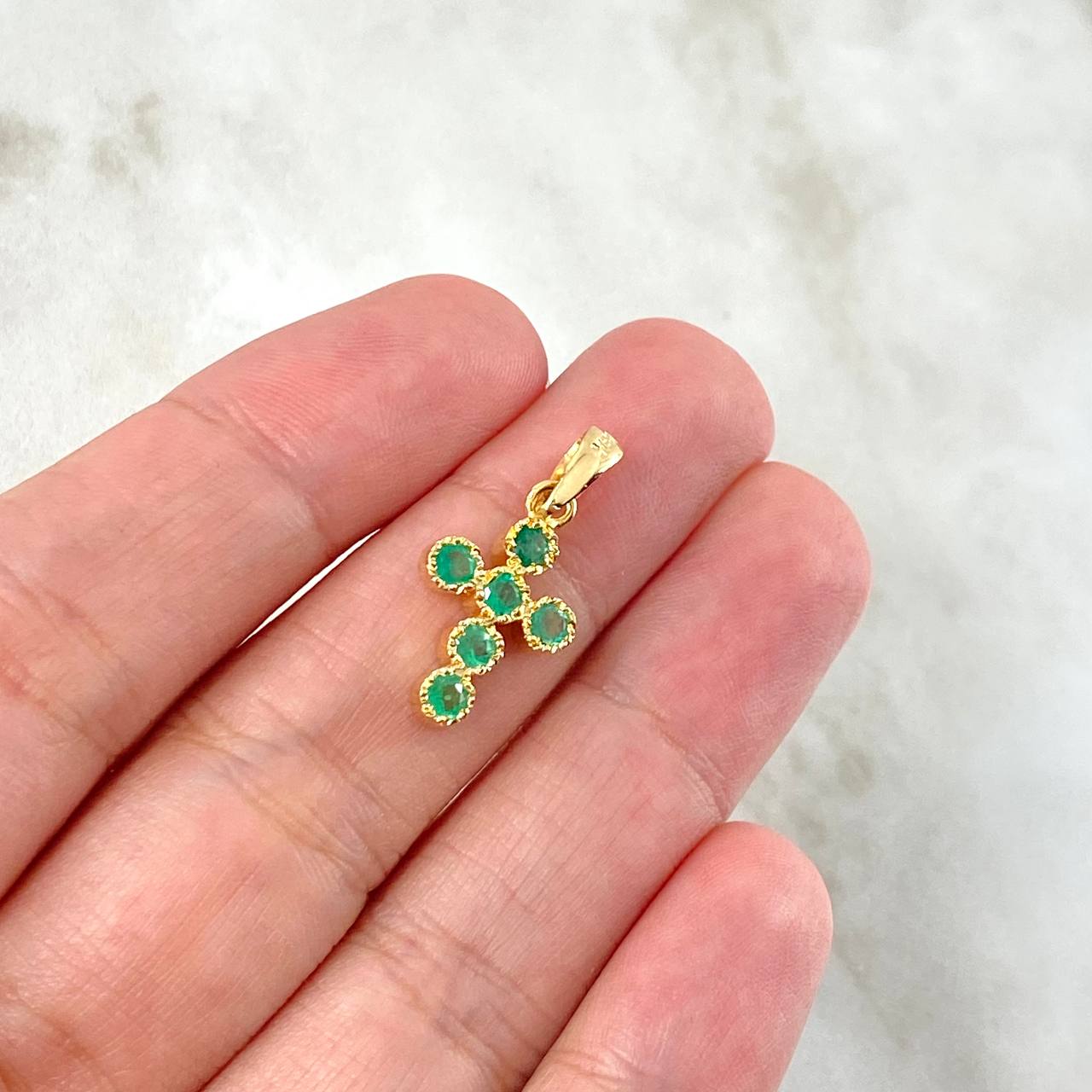 Dije Cruz Mini Aros 1.25gr / 2cm / Esmeraldas 40pts Oro Amarillo (Joya) *