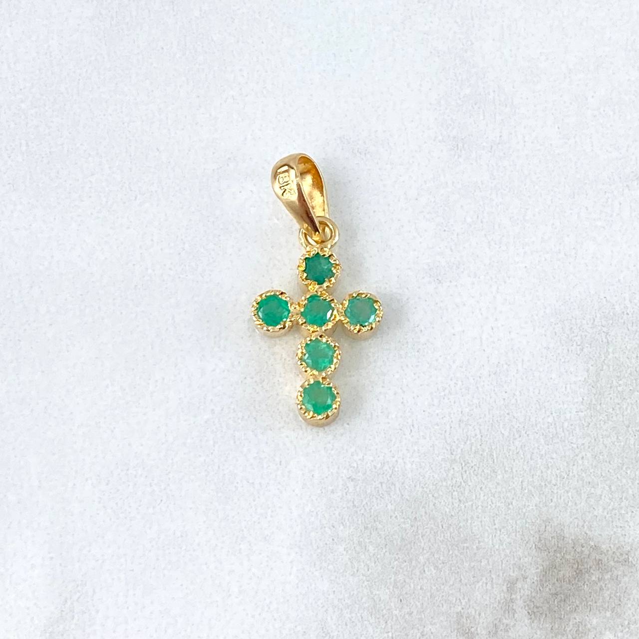 Dije Cruz Mini Aros 1.25gr / 2cm / Esmeraldas 40pts Oro Amarillo (Joya) *